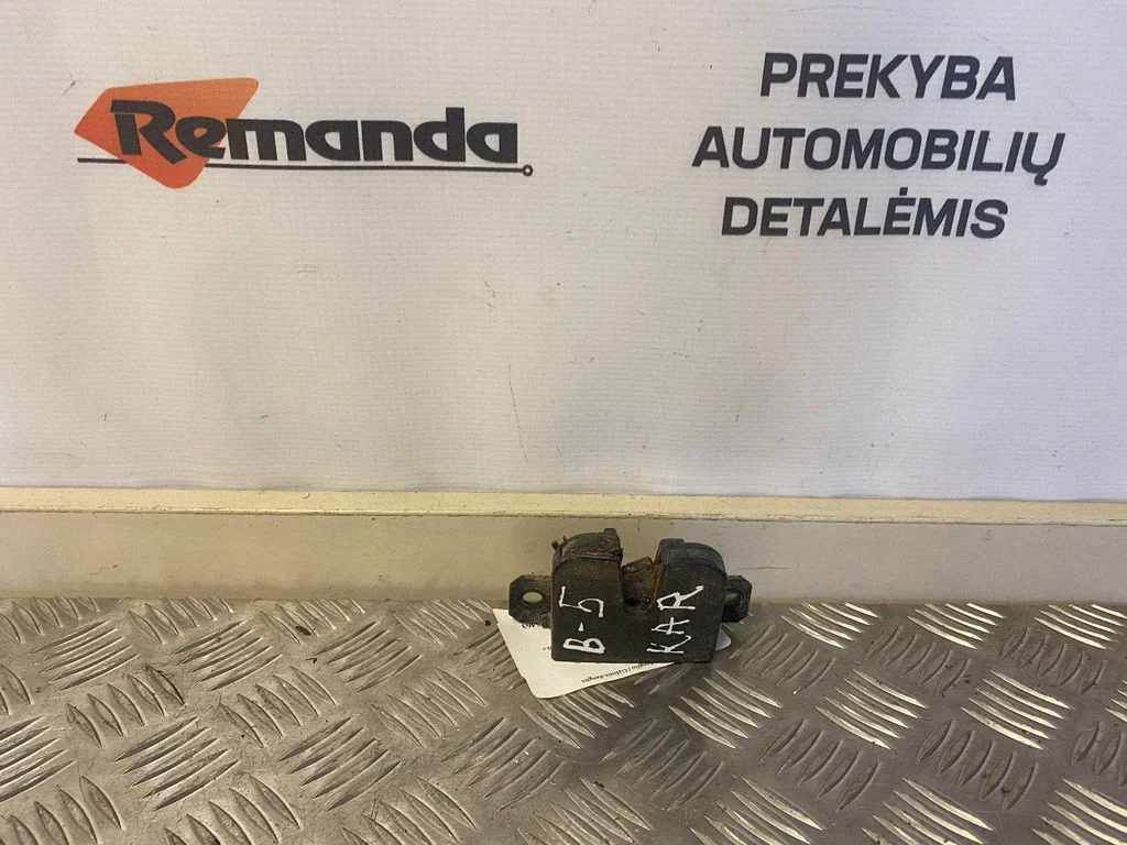 Aizmugurējā vāka slēdzene 3B9827505