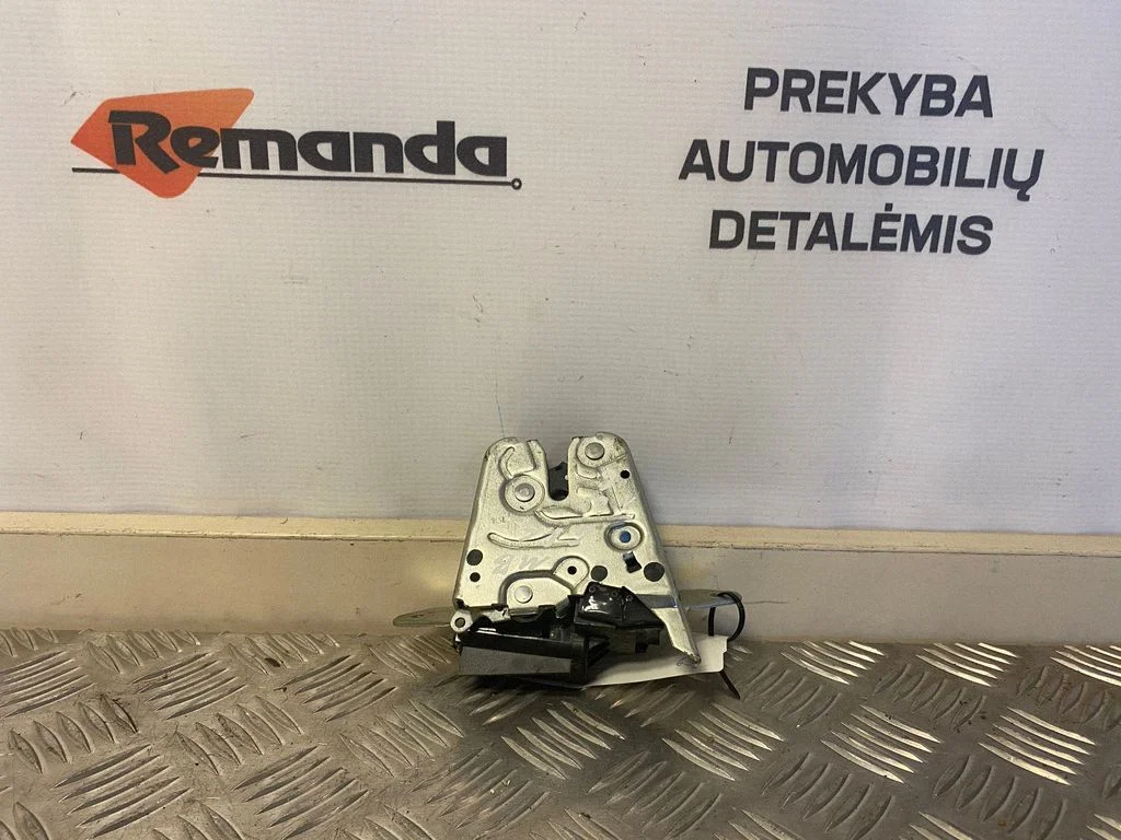 Aizmugurējā vāka slēdzene A0997400300