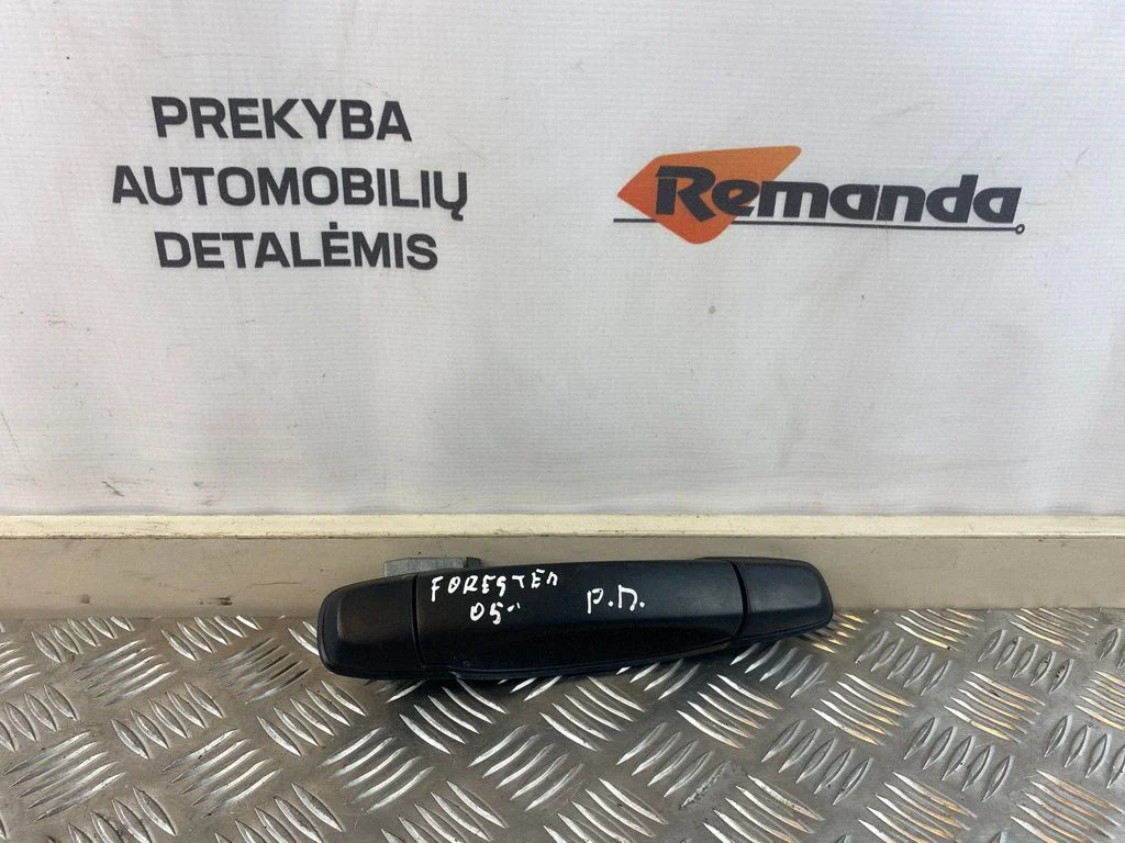 Ārējais atvēršanas rokturis – priekšējā labā