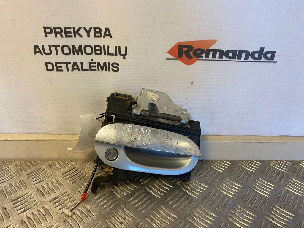 Ārējais atvēršanas rokturis – priekšējā labā