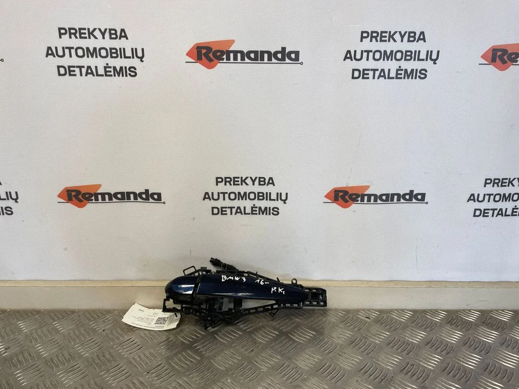 Front door exterior handle – front left