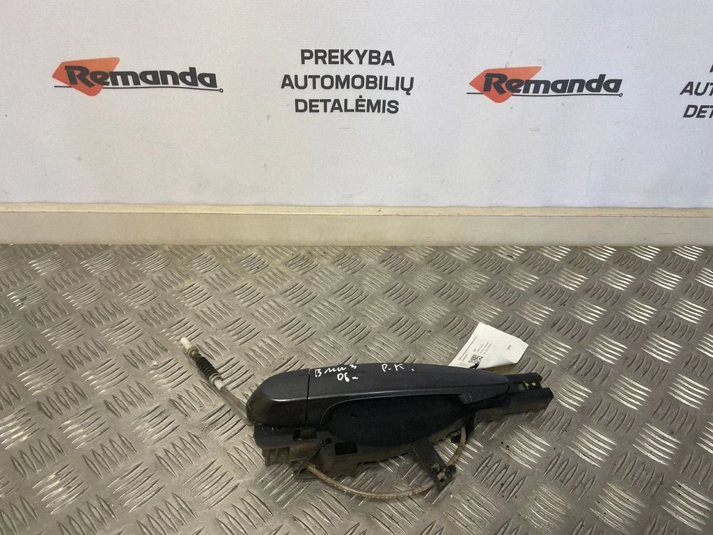 Ārējais atvēršanas rokturis – priekšējā labā