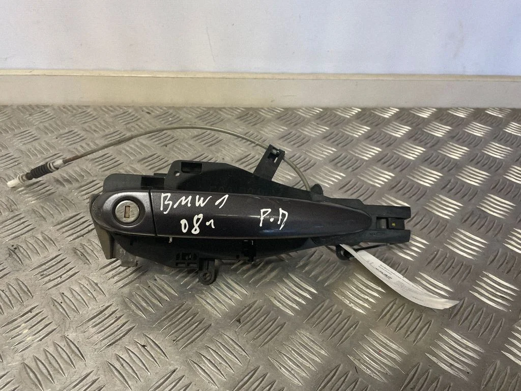 Front door exterior handle – front right