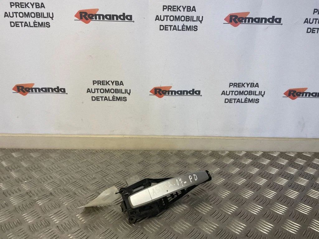 Ārējais atvēršanas rokturis – priekšējā labā