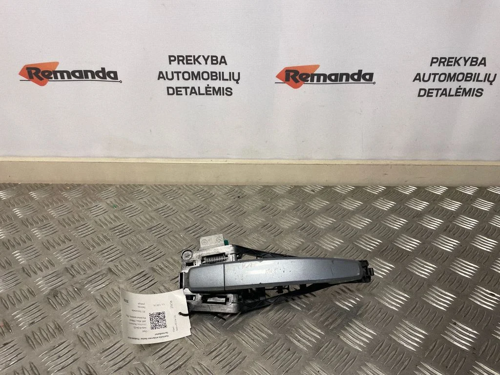 Ārējais atvēršanas rokturis – priekšējā labā