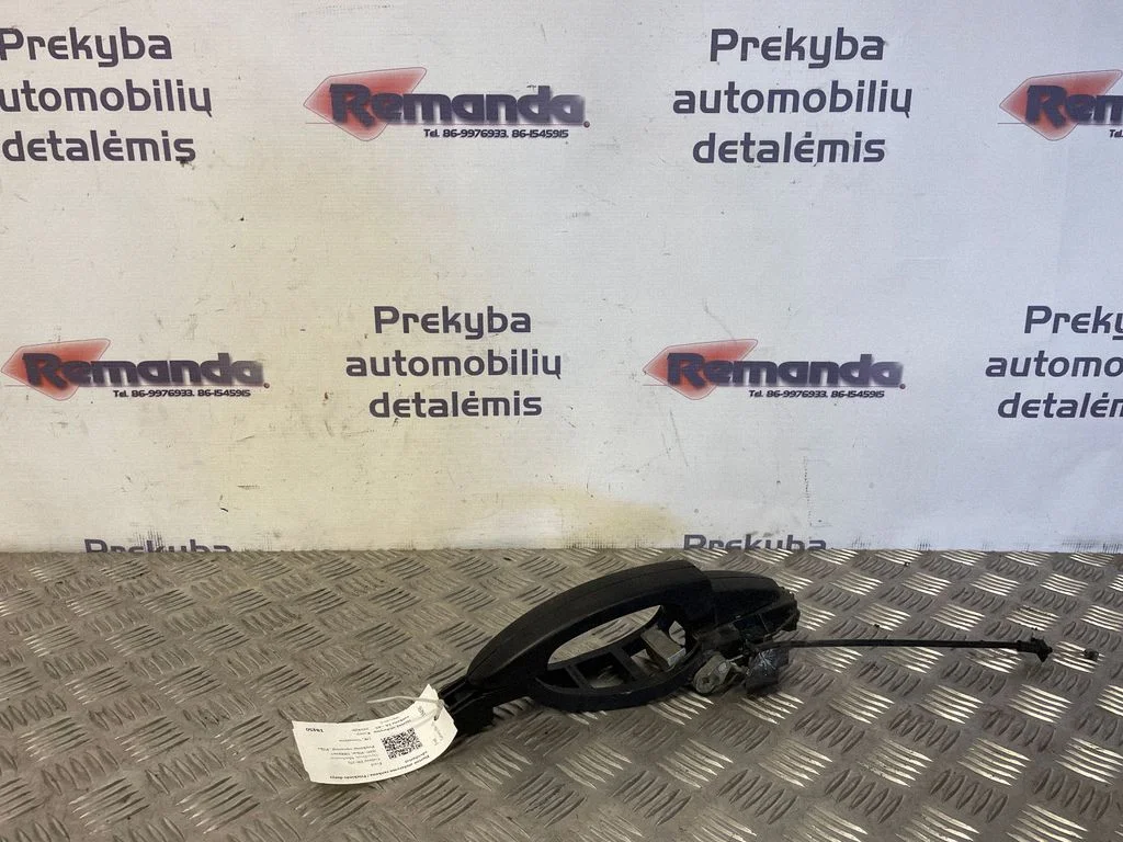 Ārējais atvēršanas rokturis – priekšējā kreisā