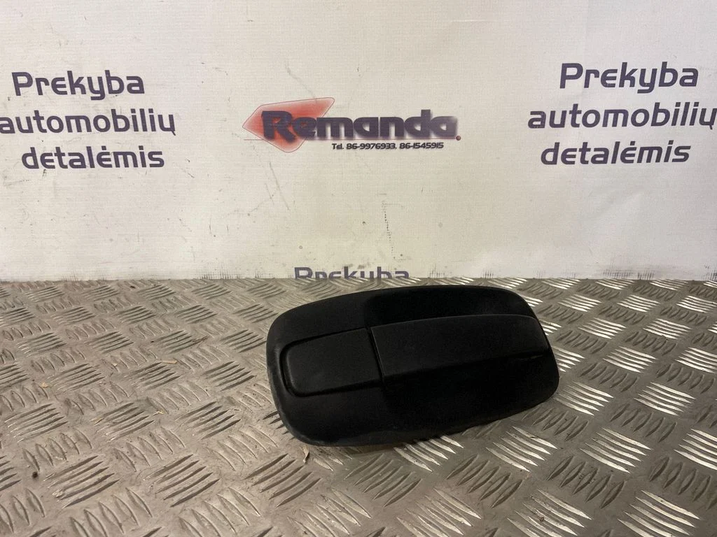 Front door exterior handle – front right