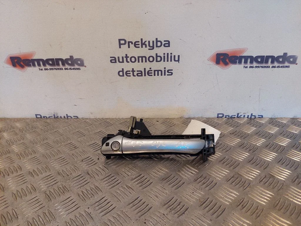 Front door exterior handle – front left