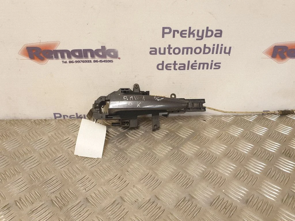 Klamka zewnętrzna drzwi przednich – lewy przód