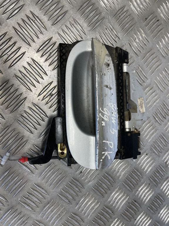 Front door exterior handle – front left