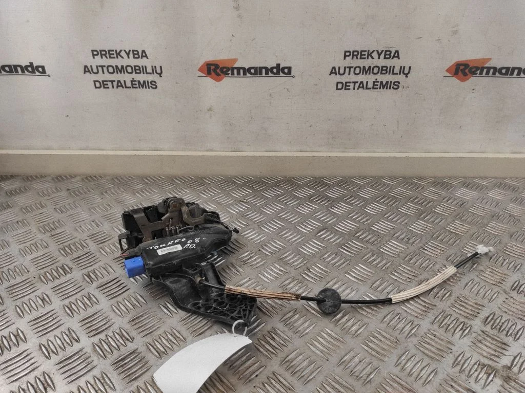Priekšējo durvju slēdzene 3D1837016AC