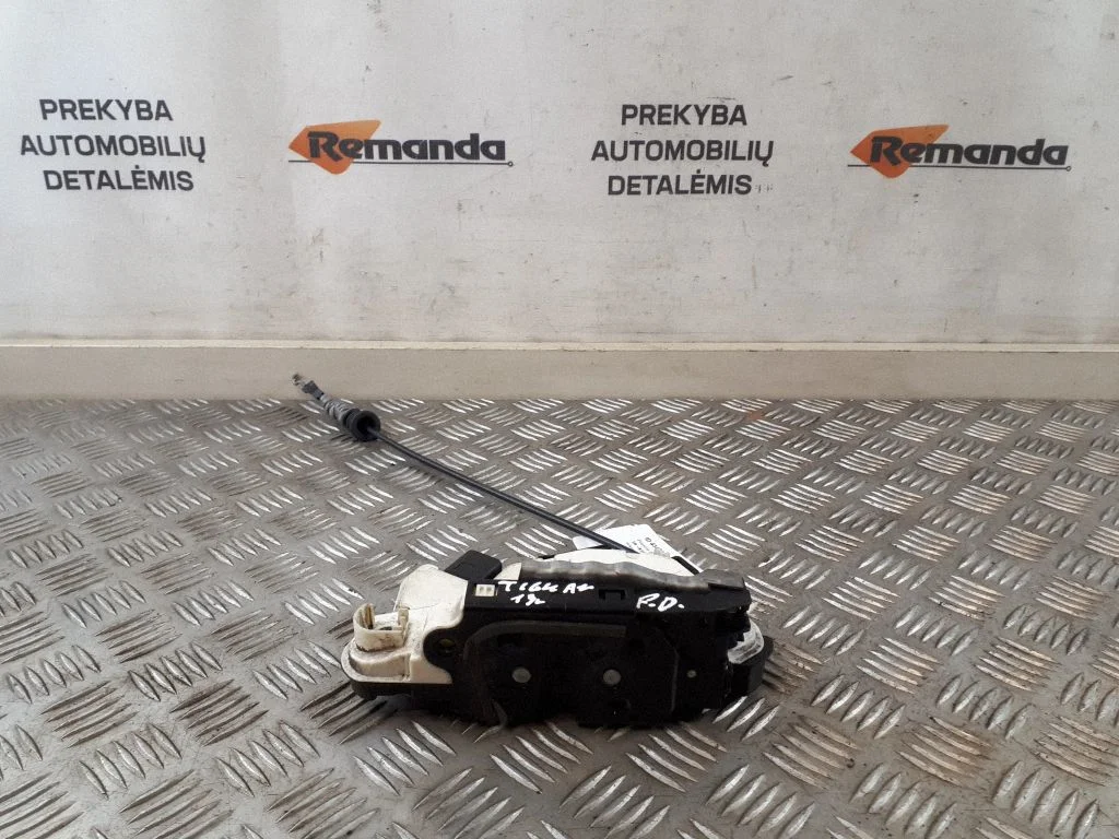 Priekšējo durvju slēdzene 5N2837016