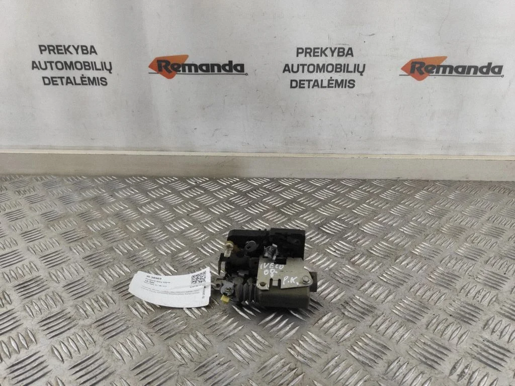 Front door lock – front left