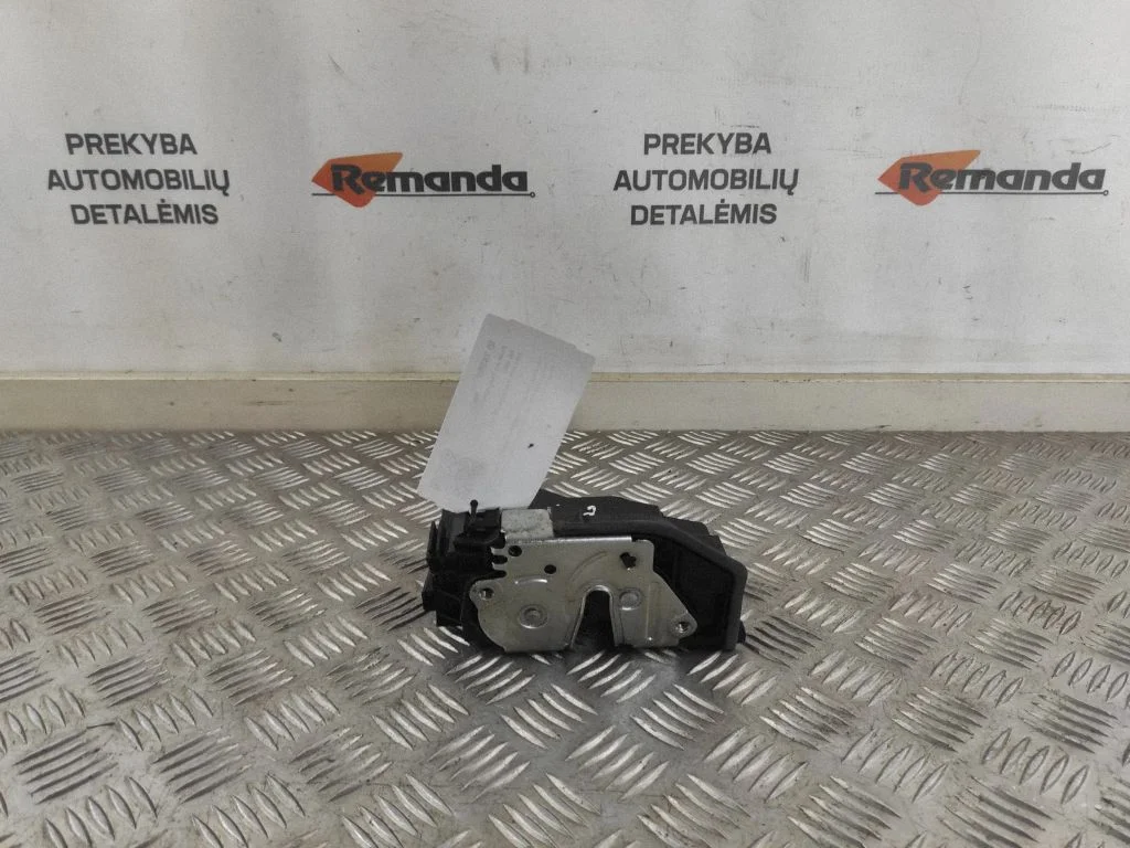 Priekšējo durvju slēdzene A053702