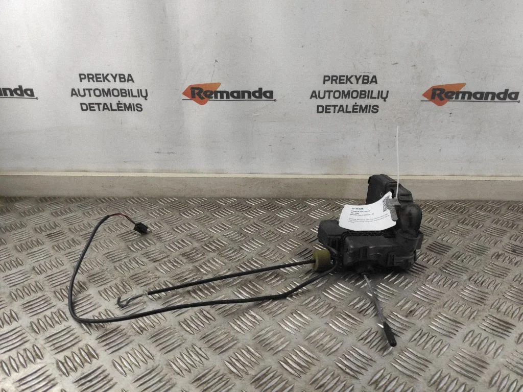 Zamek drzwi przednich 004138112637