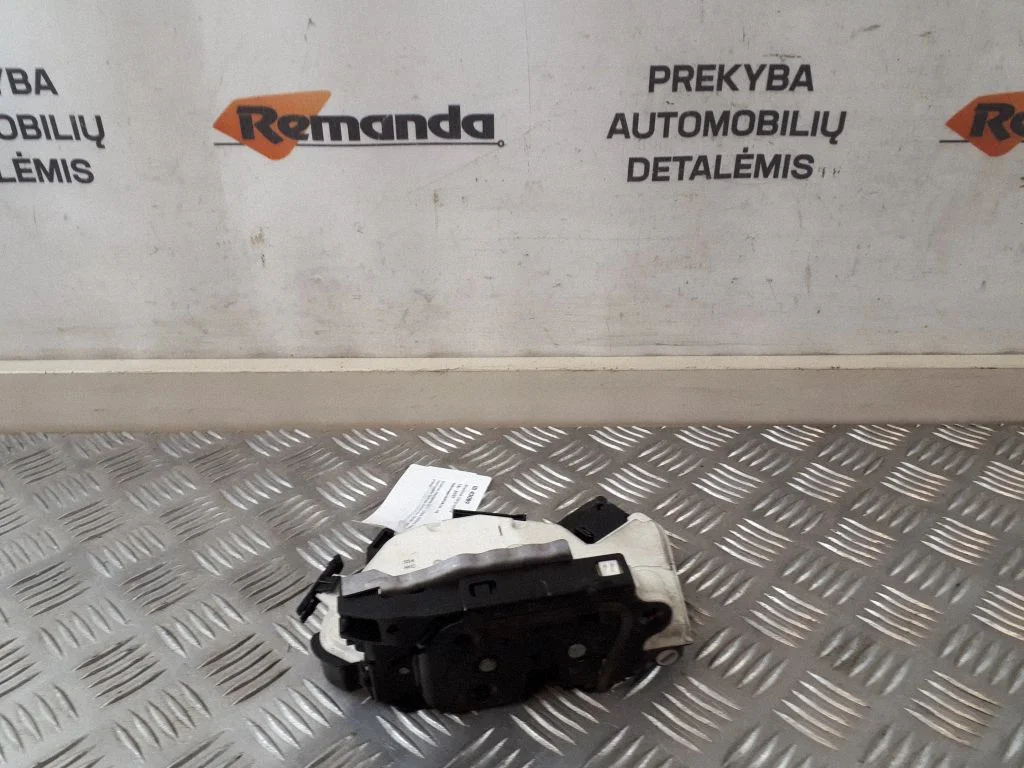 Priekšējo durvju slēdzene 5K2837015D