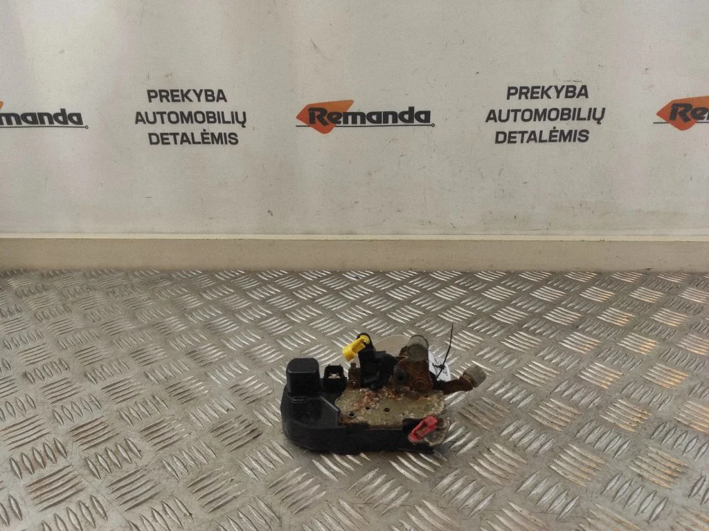 Zamek drzwi przednich – prawy przód