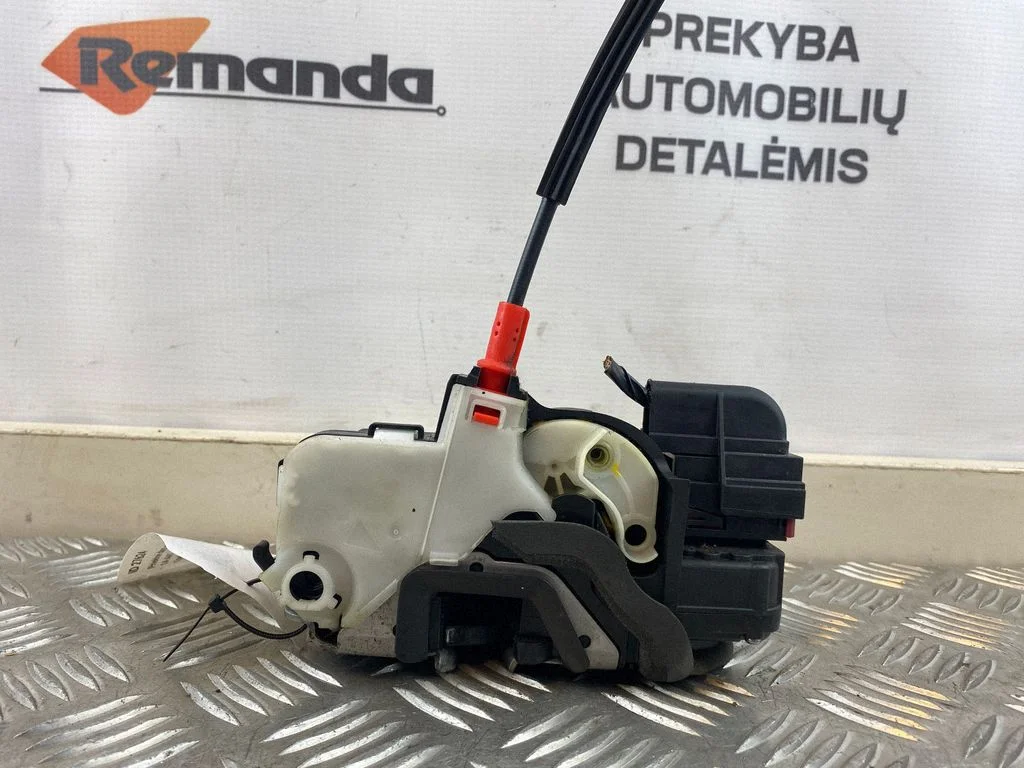 Front door lock – Opel Zafira C (2011-2019)