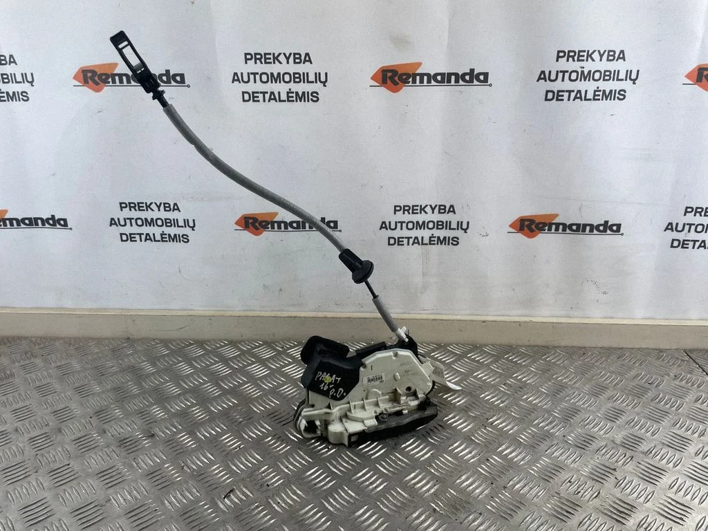 Priekšējo durvju slēdzene 5E2837016