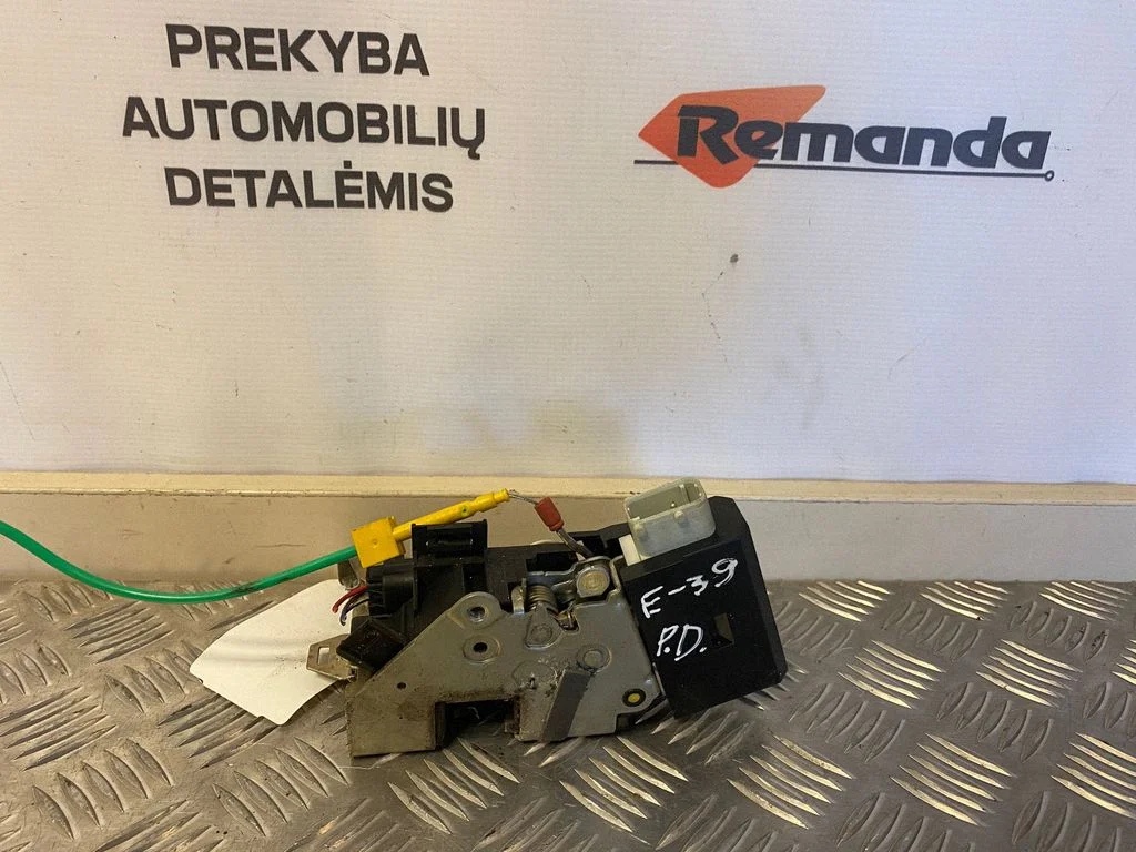 Priekšējo durvju slēdzene 406207