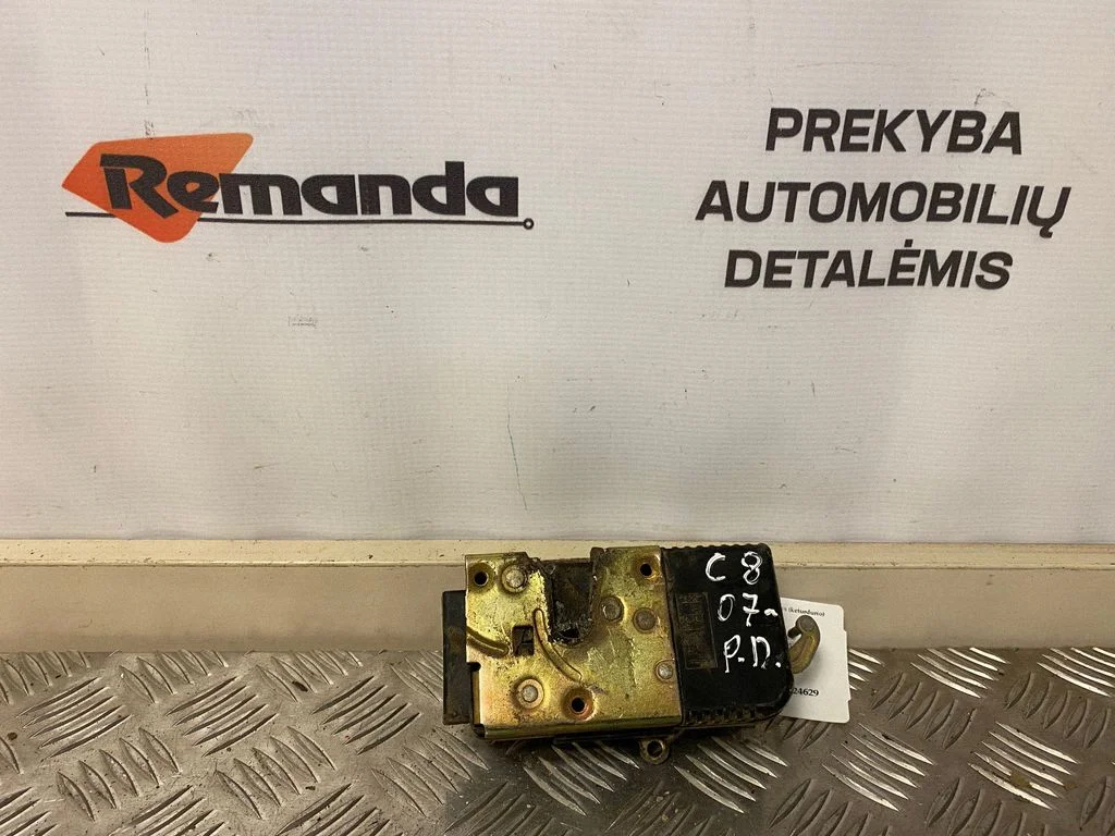 Front door lock – front right