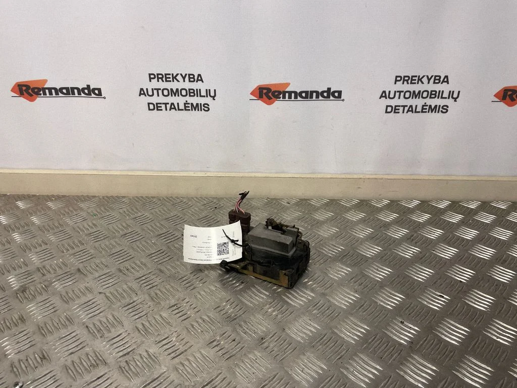 Priekšējo durvju slēdzene – priekšējā labā