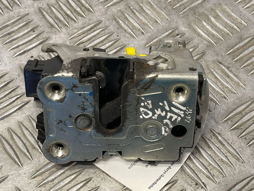 Front door lock – front right
