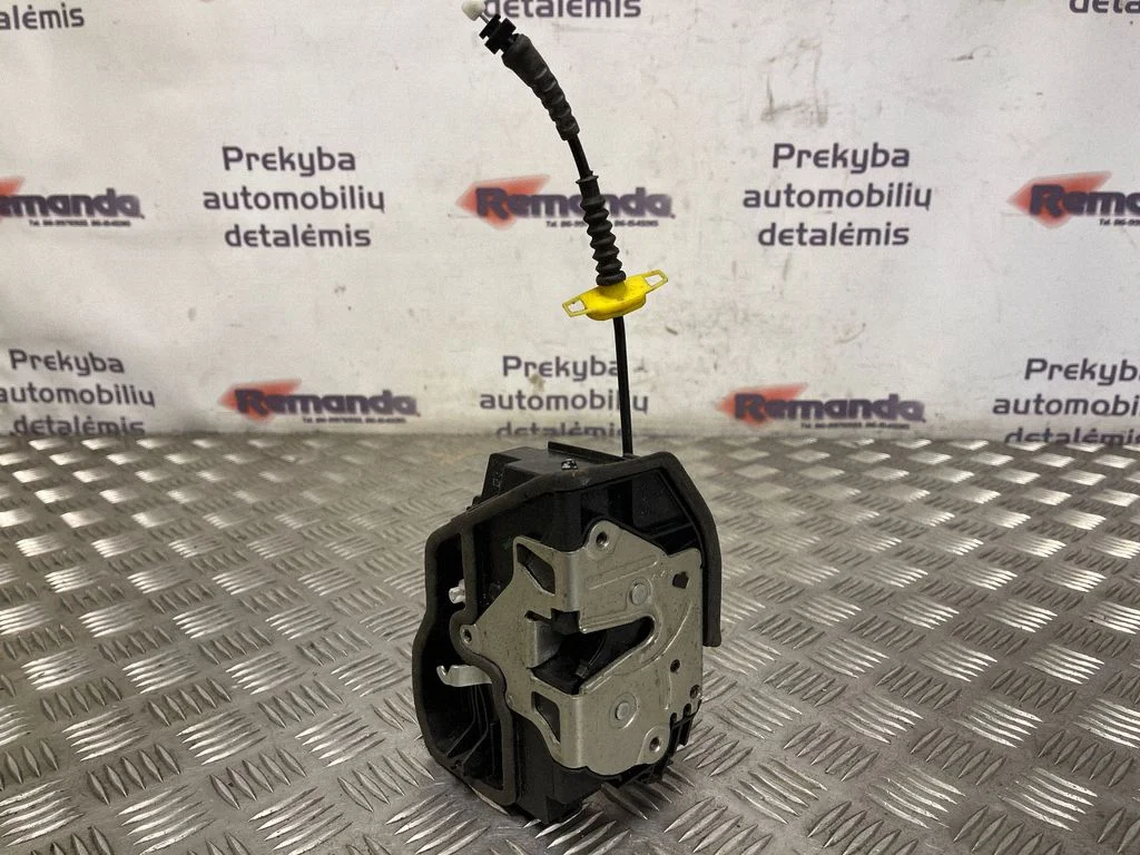 Priekšējo durvju slēdzene – BMW 5. sērija E60 E61 (2004-2010)