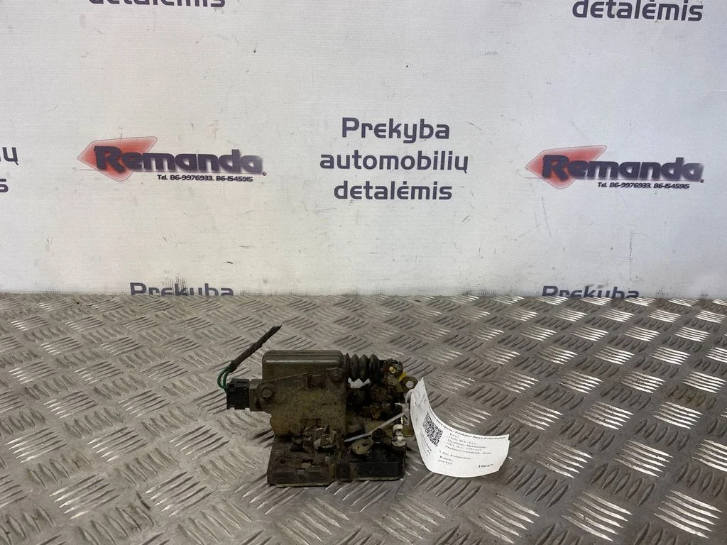 Front door lock – front left