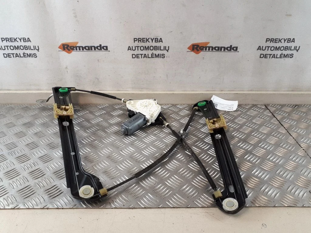 Priekšējā el. loga pacēlāja mehānisma komplekts 5Q0959802B