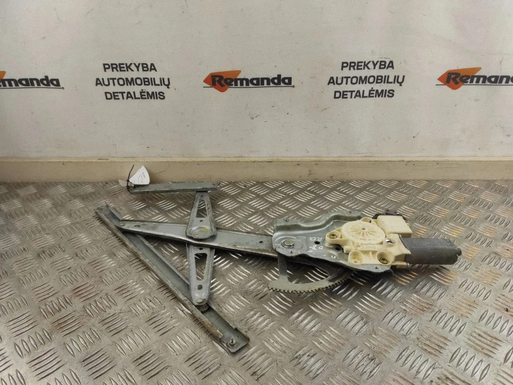 Esiukse elektriline aknatõstuk mootoriga – Toyota Avensis T250 (2006-2009)