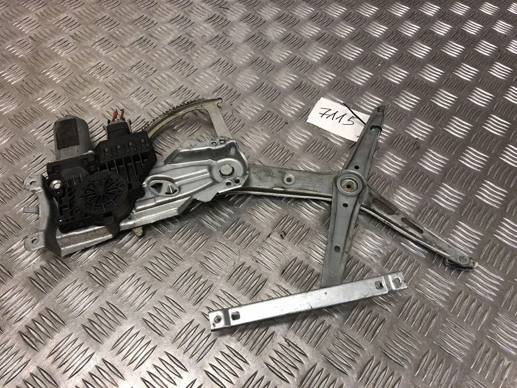 Front door window regulator with motor – Opel Astra H (2004-2012)