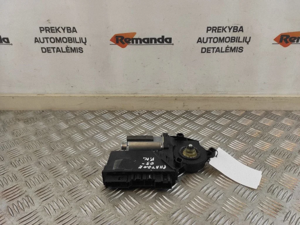 Silniczek podnośnika szyby przedniej E038060503A