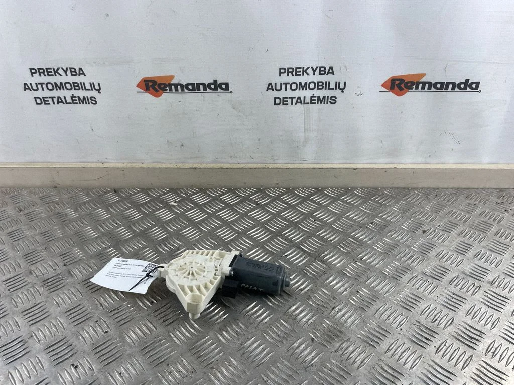 Priekšējā loga pacēlāja motoriņš 5Q4959802B