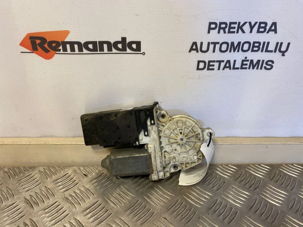 Front door window regulator motor – Volkswagen Golf IV (1998-2005)