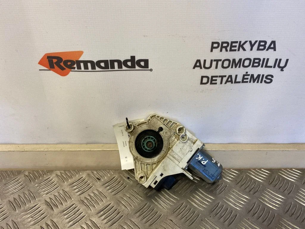 Front door window regulator motor 4F0959801D