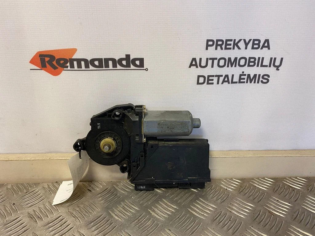 Silniczek podnośnika szyby przedniej 0130821765