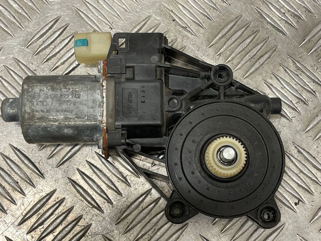 Priekšējā loga pacēlāja motoriņš 0130822242
