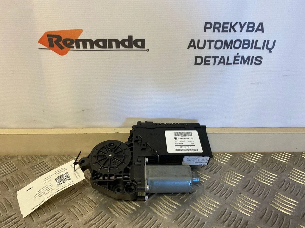 Priekšējā loga pacēlāja motoriņš 0130821765