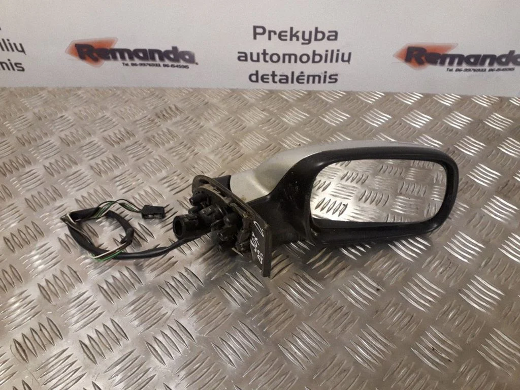 Front door electric wing mirror