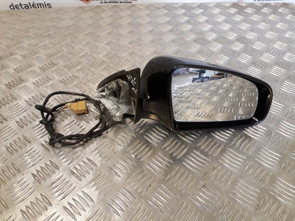Esiukse elektriline välispeegel E1010681