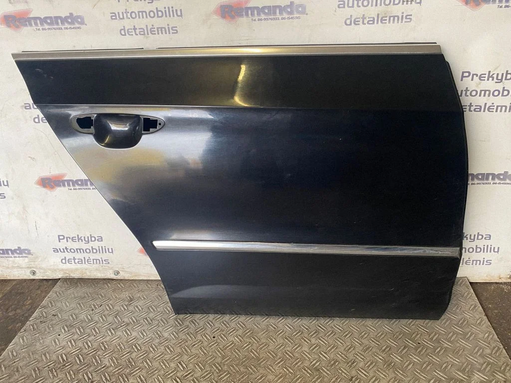 Aizmugurējās durvis – aizmugurējā labā