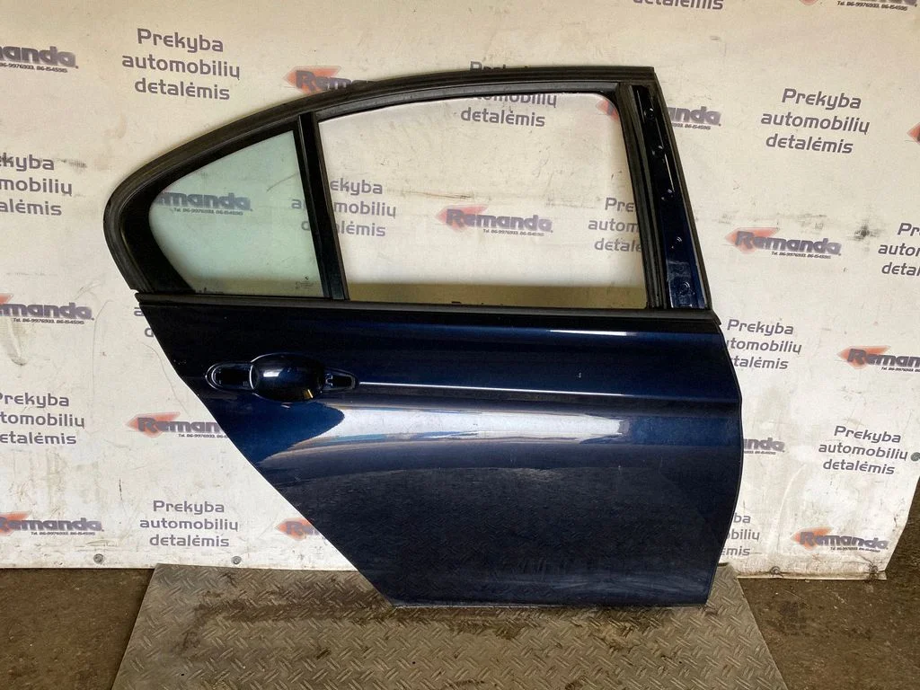 Rear door – rear right