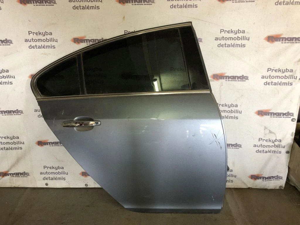 Rear door – rear right
