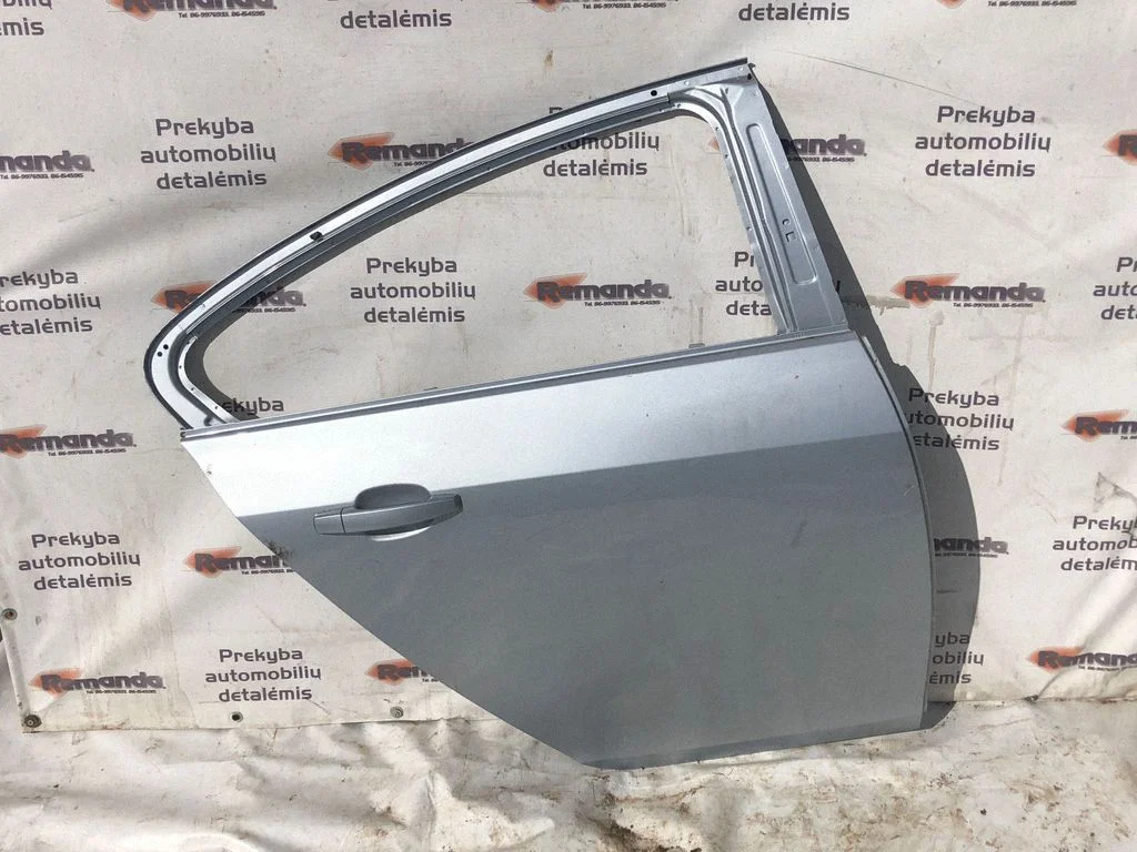 Rear door – rear right