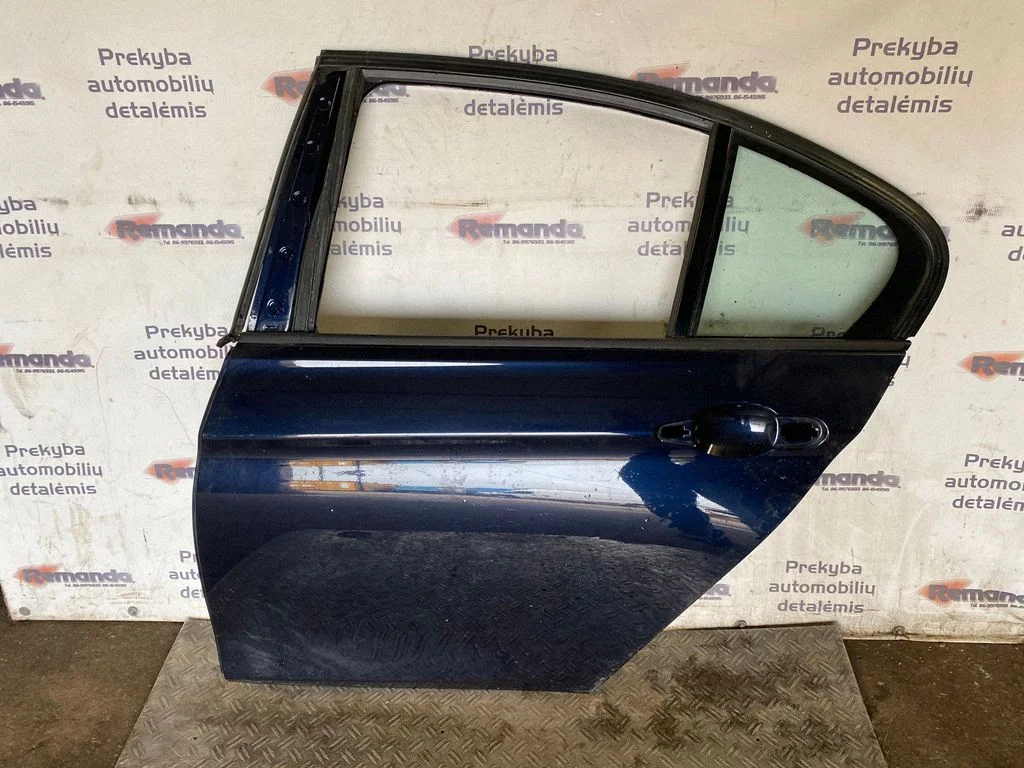 Rear door – rear left