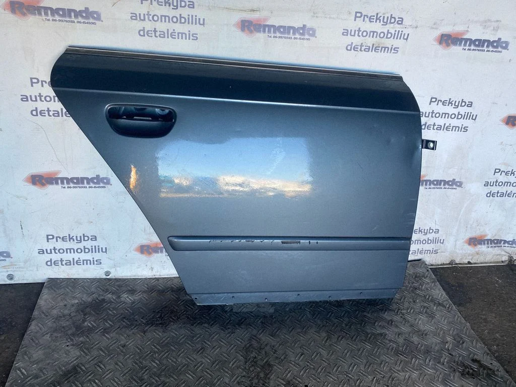Rear door – rear right