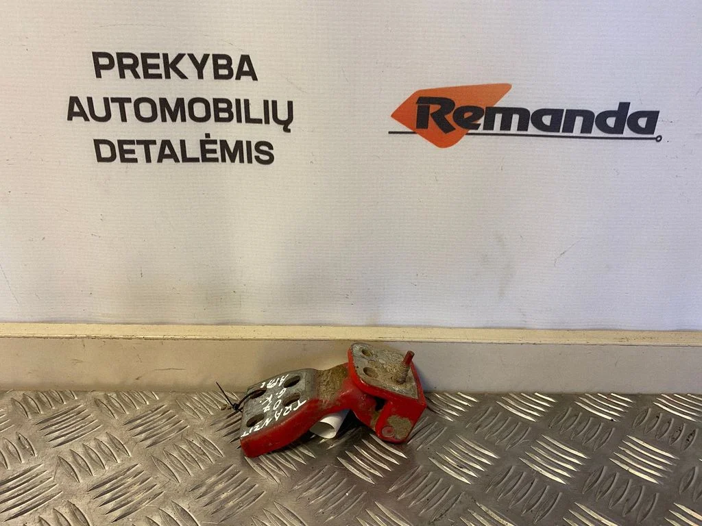 Aizmugurējā apakšējā eņģe – kreisā