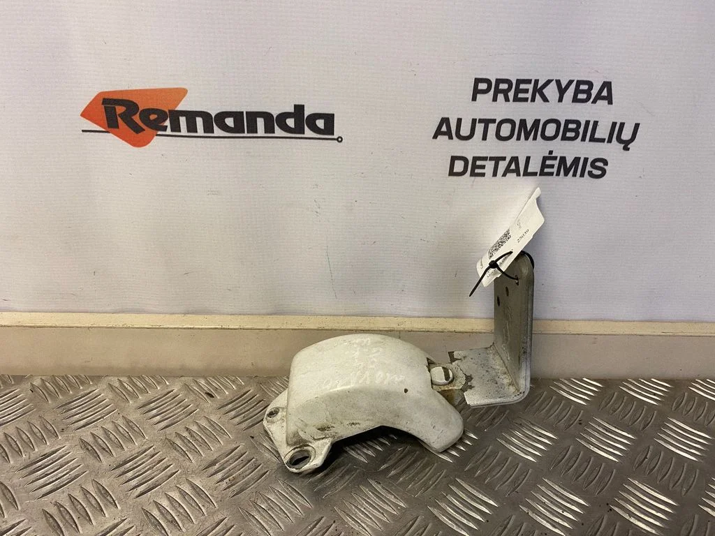 Rear door upper hinge – rear left