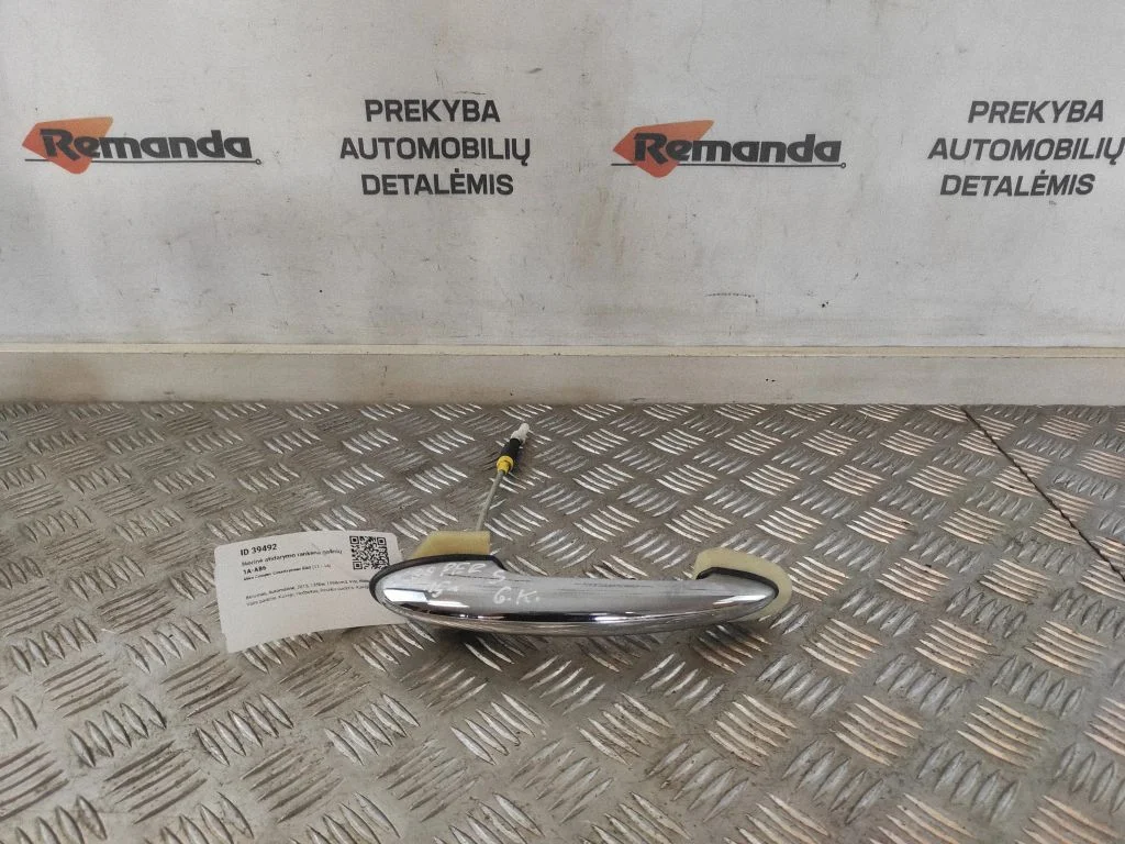 Aizmugurējo durvju ārējais atvēršanas rokturis 9800627